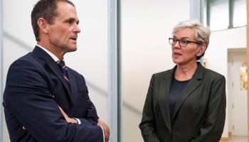 Energy Secretary Jennifer Granholm meets with UVA President Jim Ryan during an informal conversation with Chemistry Department faculty prior to a lab tour and press announcement.