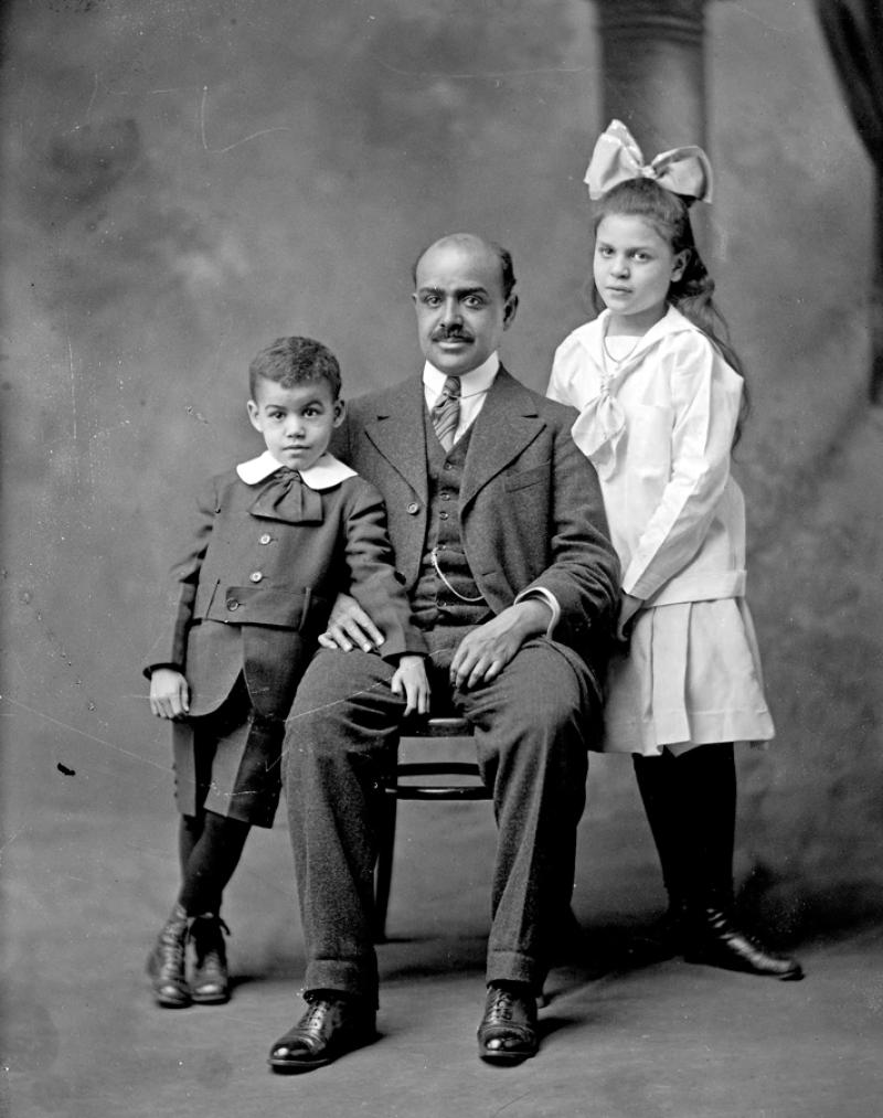 Dr. George Ferguson with his children, 1917