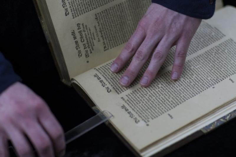 German text is digitized for analysis.