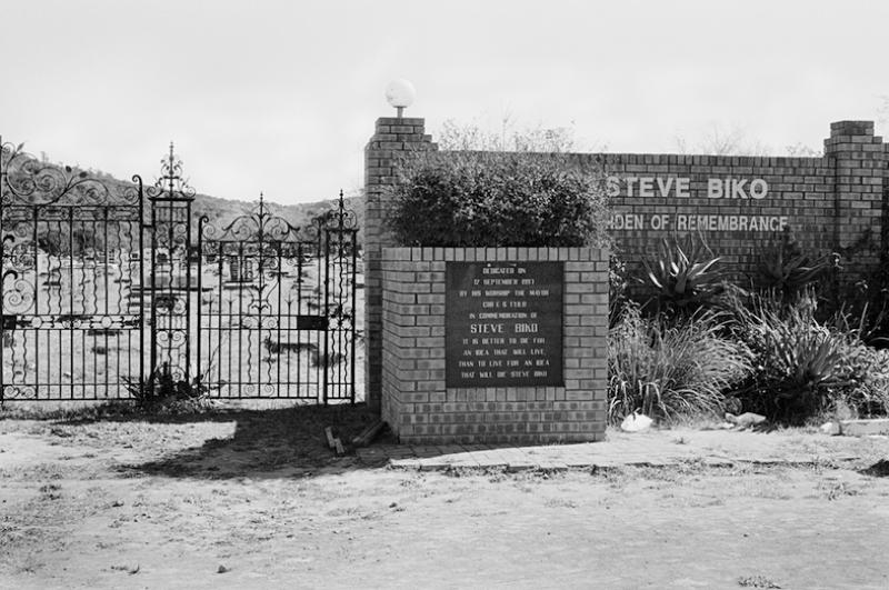 Steve Bantu Biko, a 1970s struggle hero who died in police detention in 1977, is buried and memorialized in this graveyard in King Williams Town. 