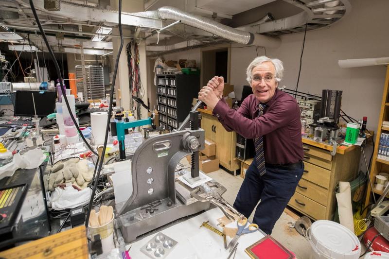 Bloomfield is a popular teacher of everyday physics, and an inventor.