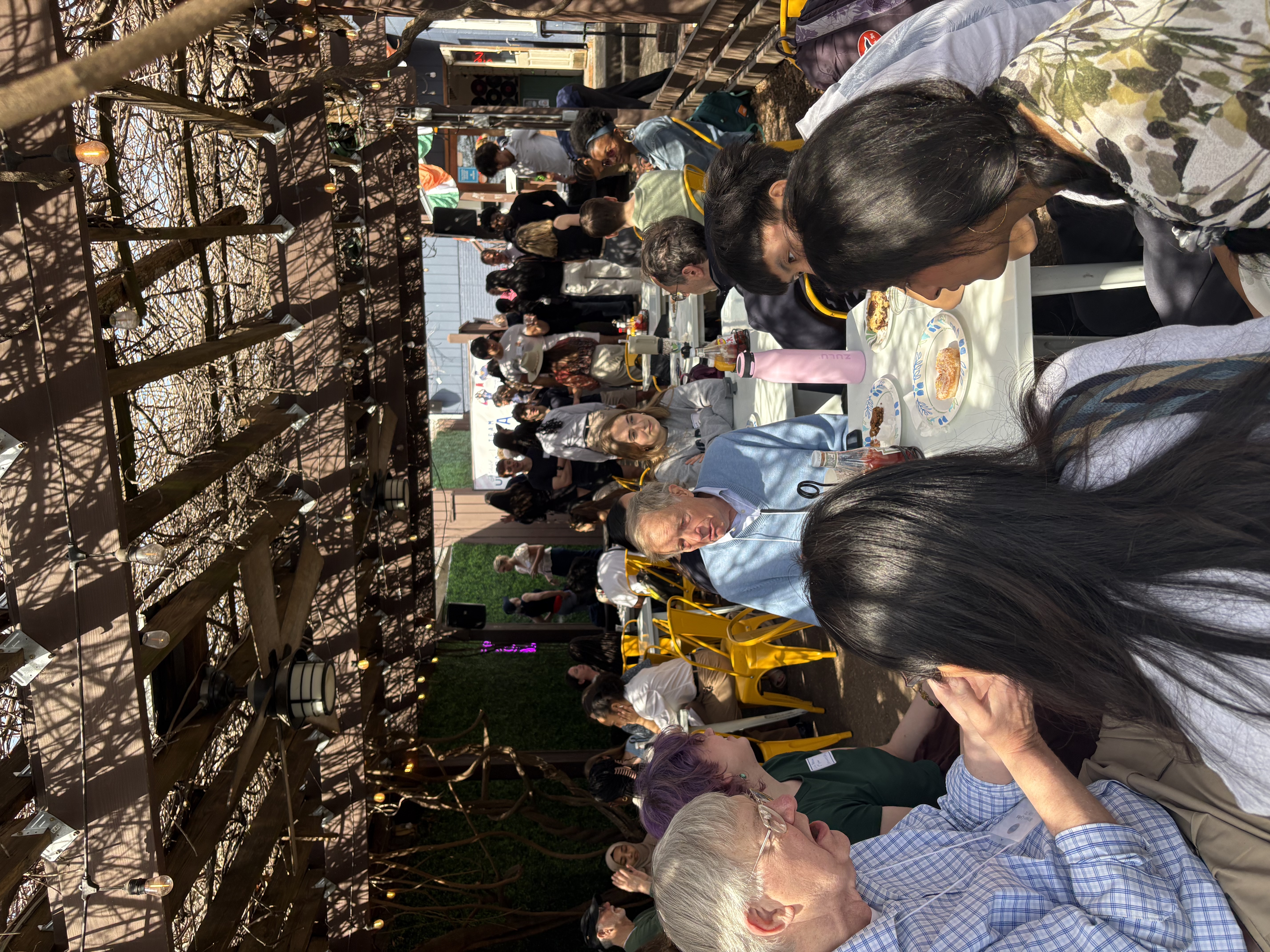 Echols Scholars students share a table with alumni at a recent networking event.